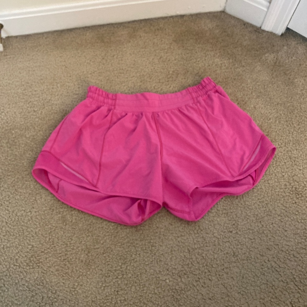 lululemon sonic pink low rise hotty hots 4 inch